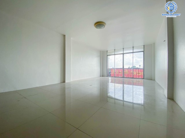 *****อาคารพาณิชย์มือสอง 5 ชั้น !! ติดถนนราชพฤกษ์ เนื้อที่ 18.1 ตร.ว. พร้อมฟังก์ชัน 5 ห้องนอน 4 ห้องน้ำ 1 ที่จอดรถ บนพื้นที่ใช้สอยกว่า 250 ตร.ม. จะอยู่อาศัยหรือปรับเปลี่ยนเป็น Home Office ได้ทุกรูปแบบ บนทำเลที่เชื่อมต่อถนนราชพฤกษ์, ถนนนครอินทร์  รีบจองเลย!!